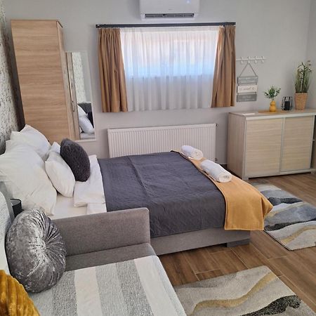 Varfal Apartman Eger Bagian luar foto