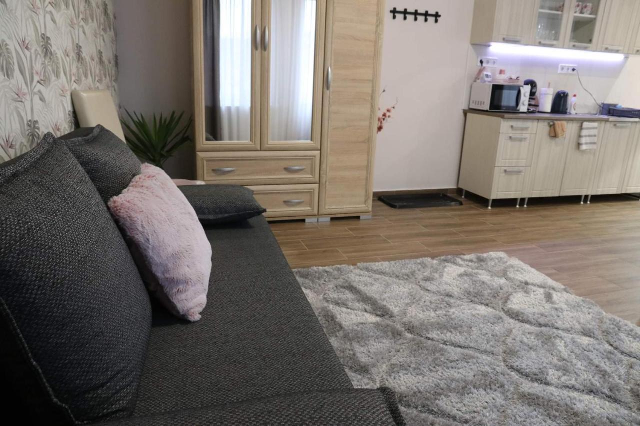 Varfal Apartman Eger Bagian luar foto