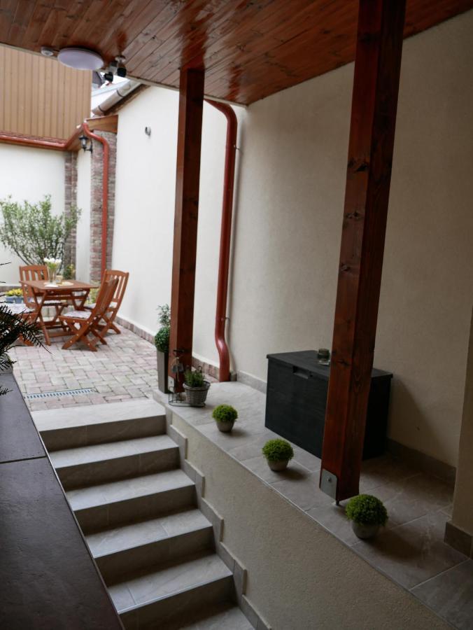 Varfal Apartman Eger Bagian luar foto