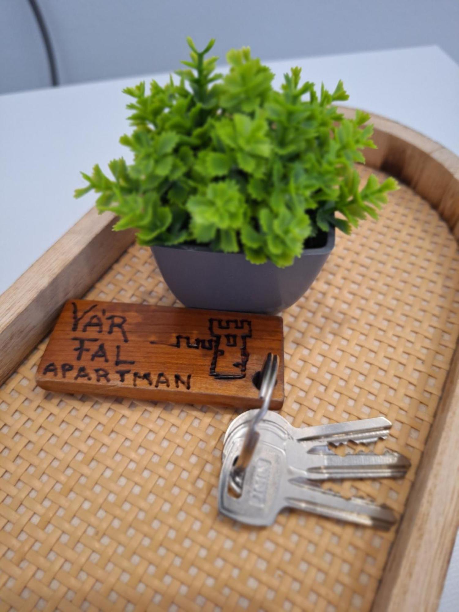 Varfal Apartman Eger Bagian luar foto