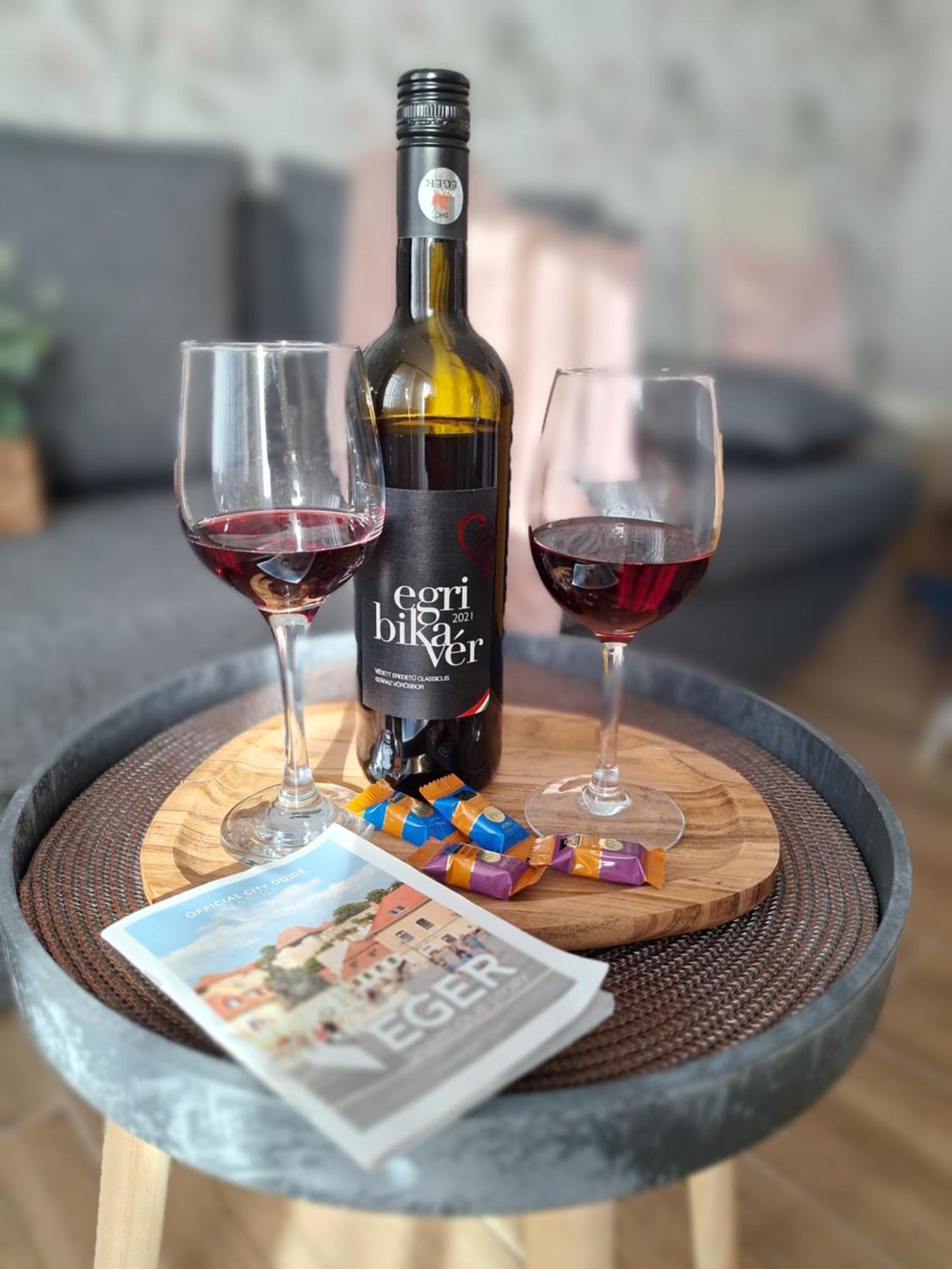 Varfal Apartman Eger Bagian luar foto