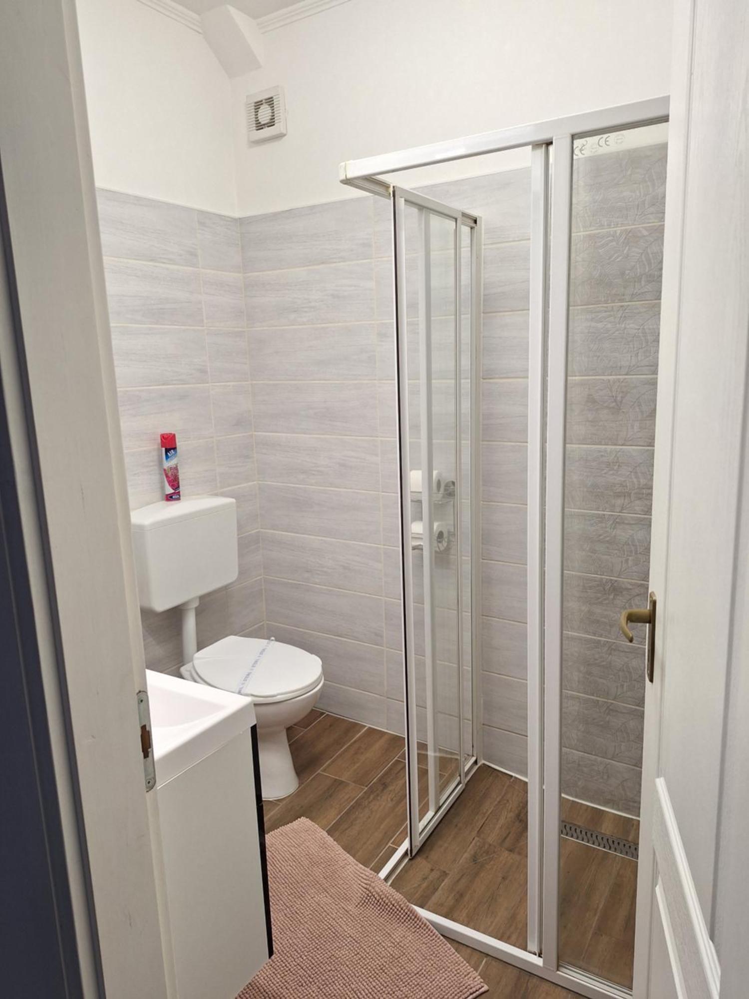 Varfal Apartman Eger Bagian luar foto