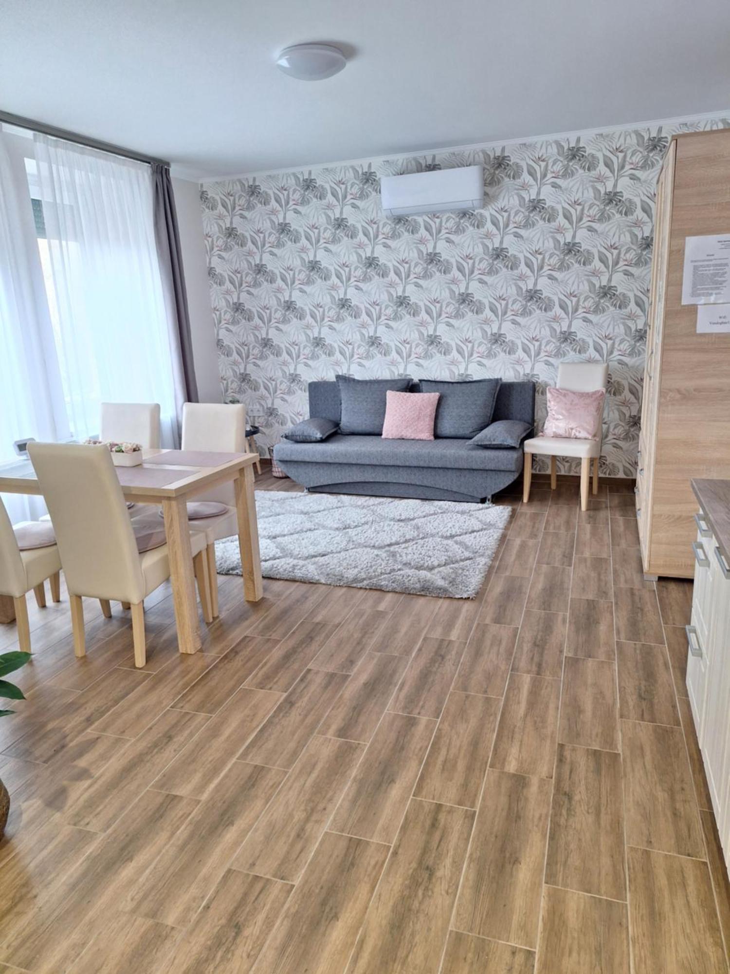 Varfal Apartman Eger Bagian luar foto
