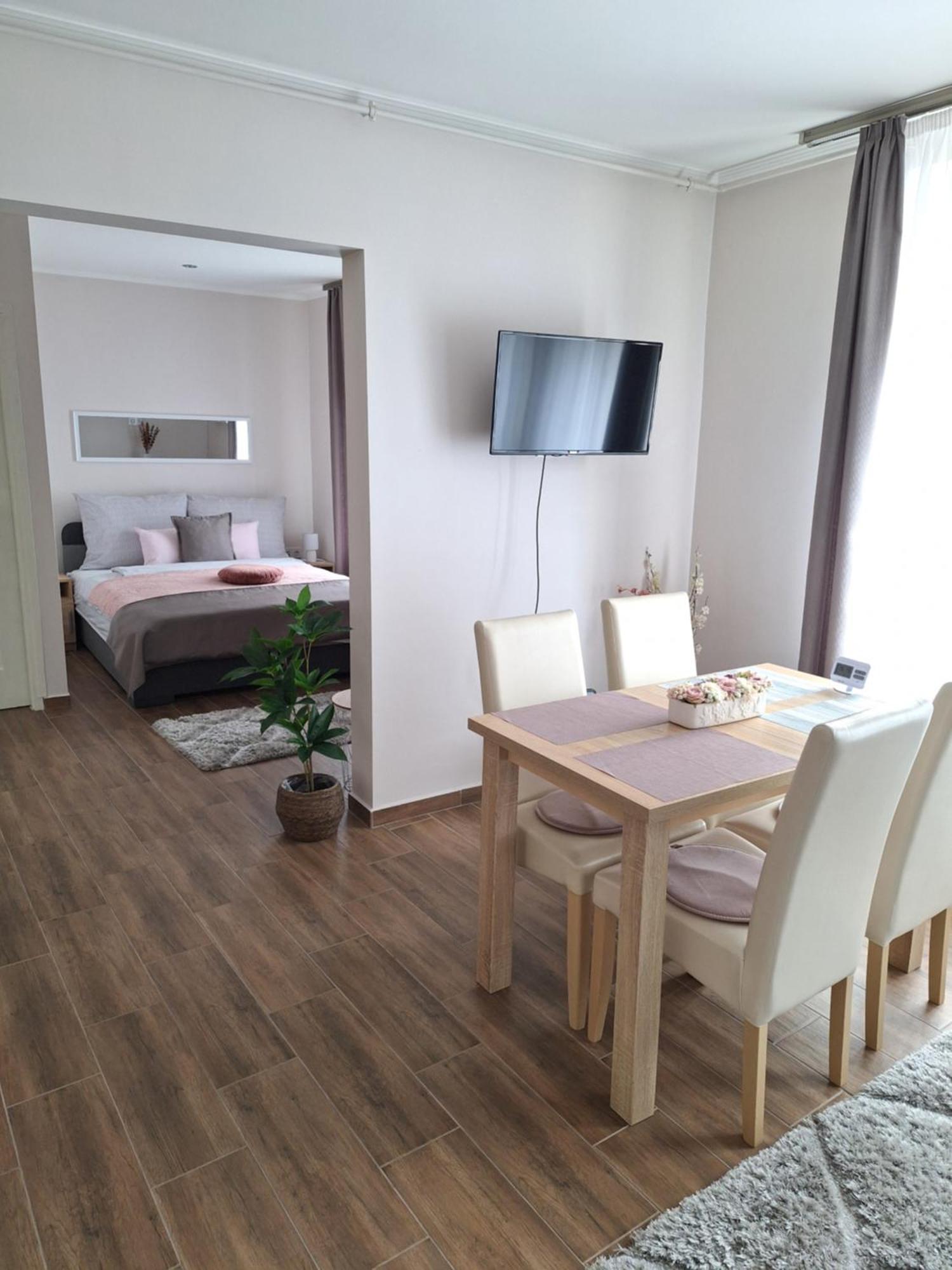 Varfal Apartman Eger Bagian luar foto