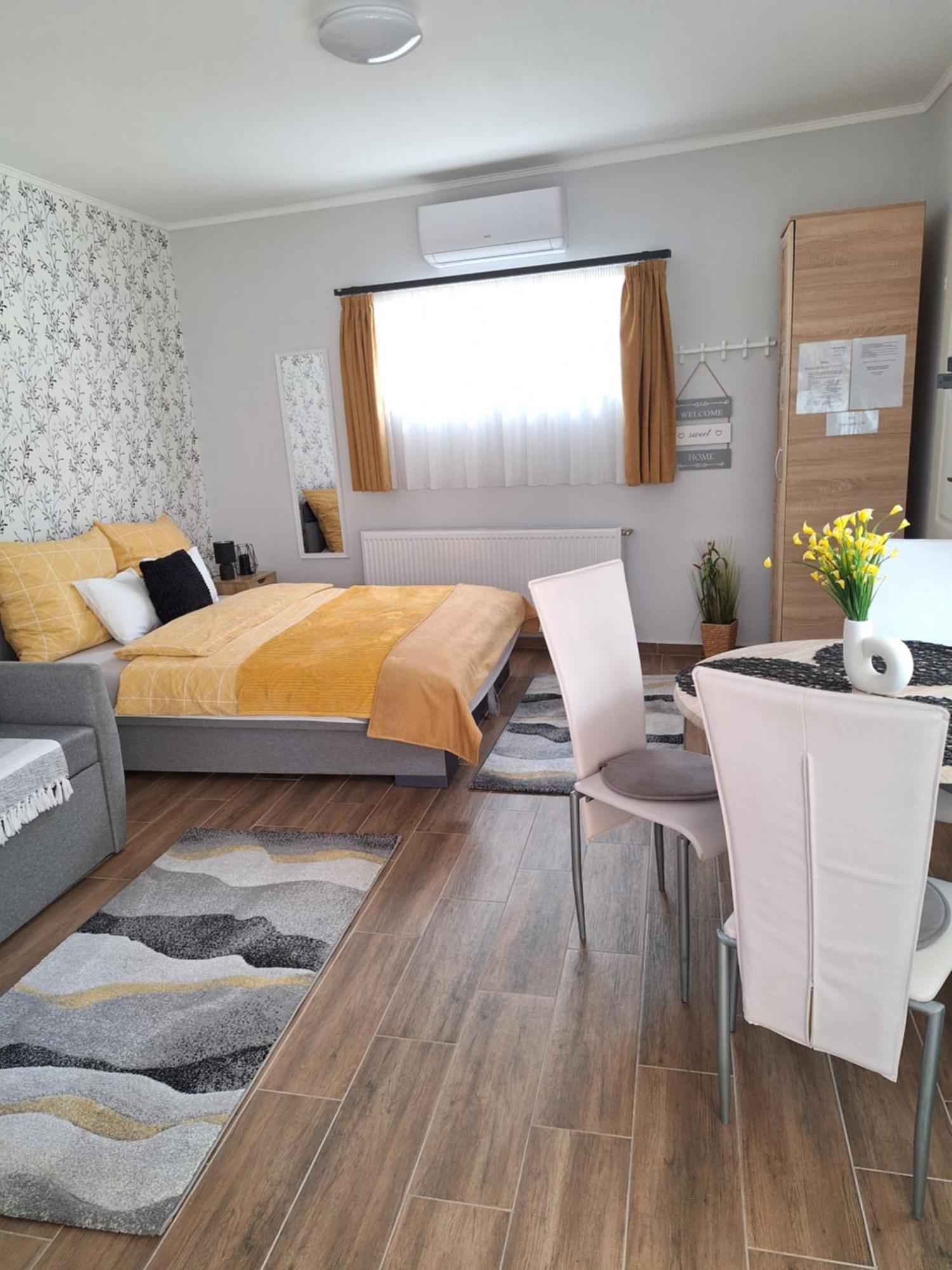Varfal Apartman Eger Bagian luar foto