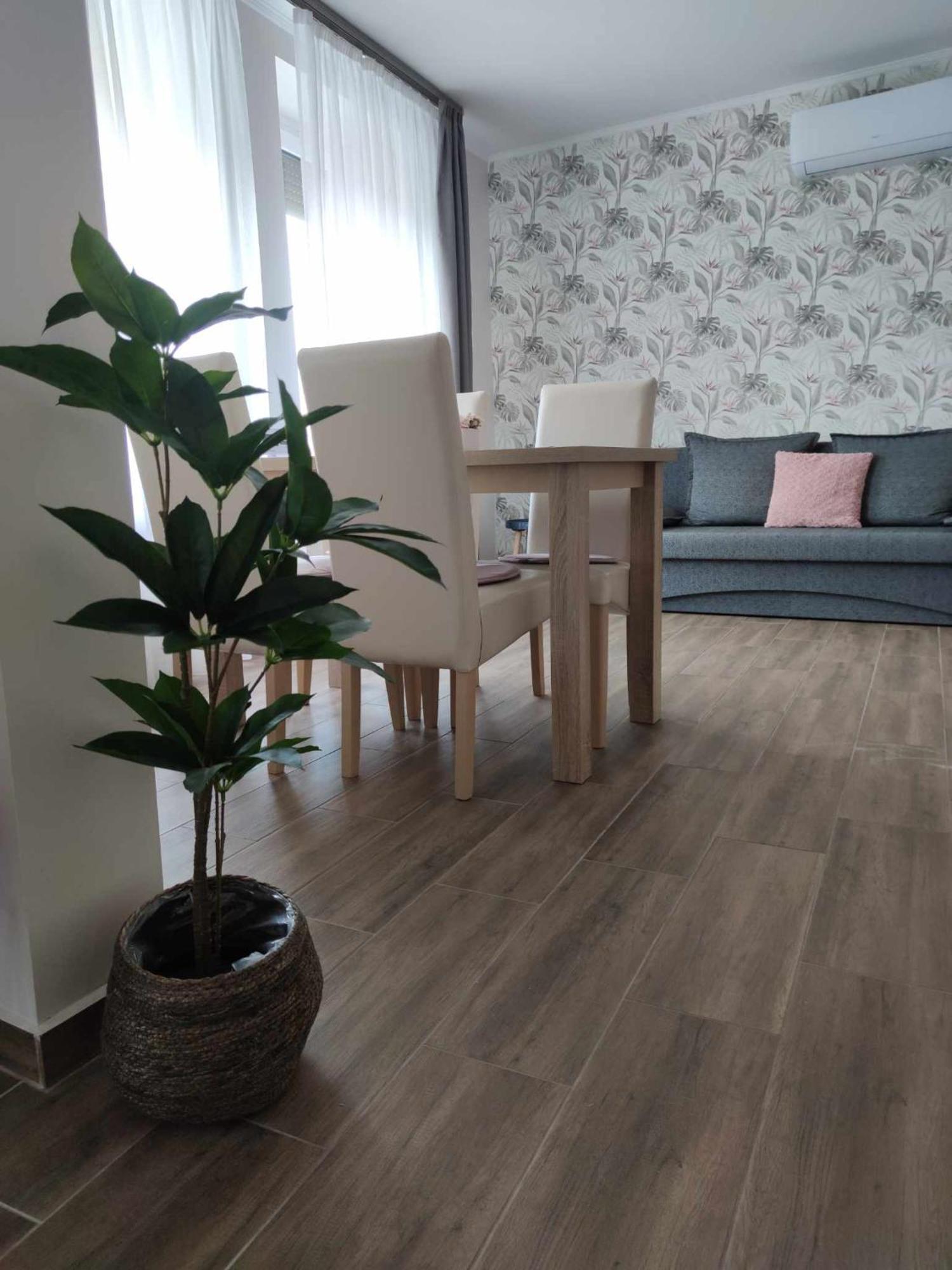 Varfal Apartman Eger Bagian luar foto
