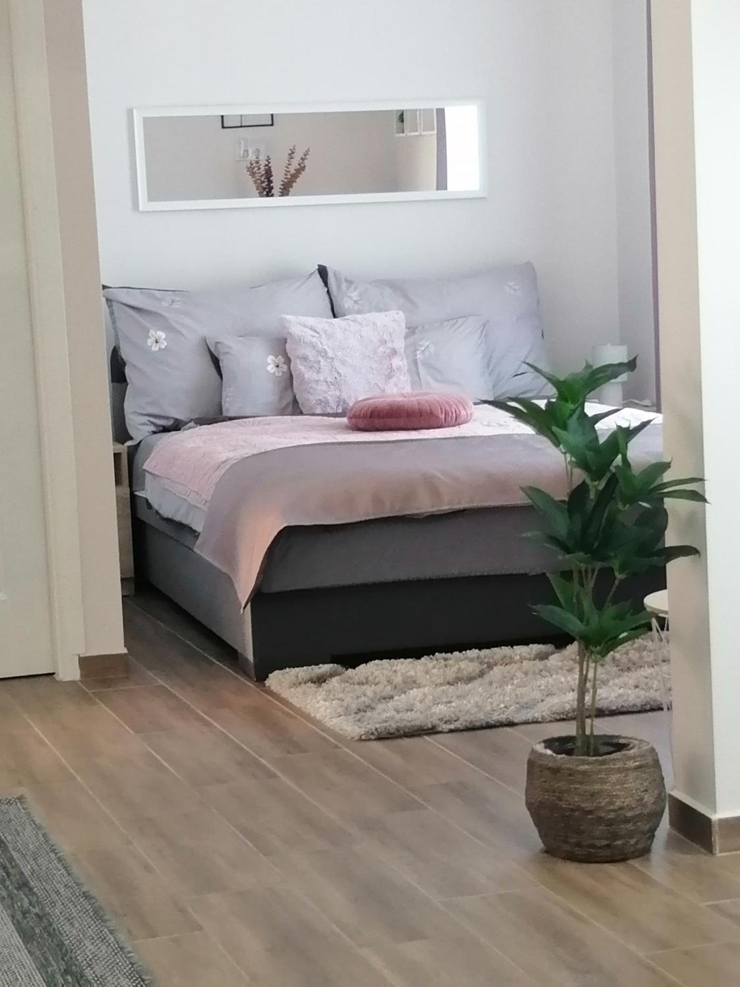 Varfal Apartman Eger Bagian luar foto